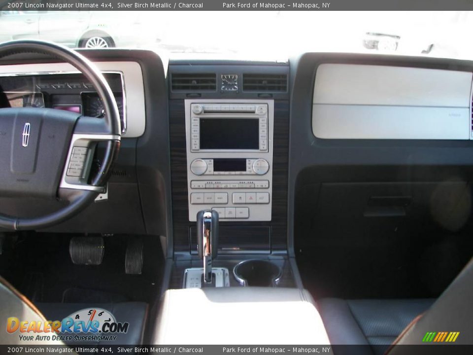 2007 Lincoln Navigator Ultimate 4x4 Silver Birch Metallic / Charcoal Photo #20