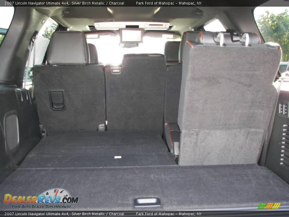2007 Lincoln Navigator Ultimate 4x4 Silver Birch Metallic / Charcoal Photo #22