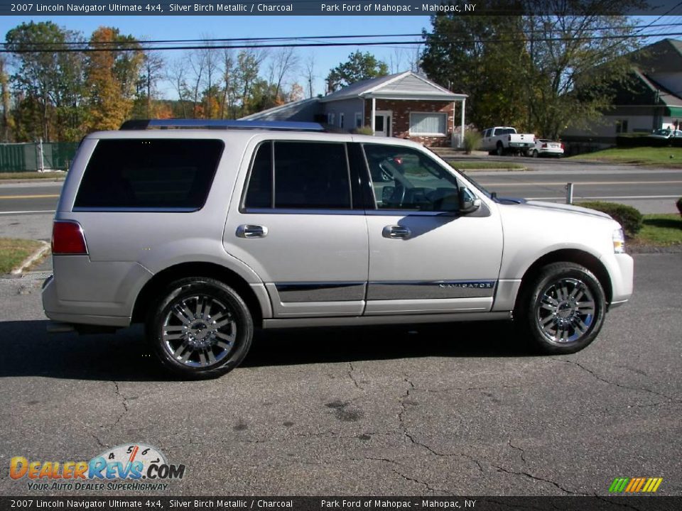 2007 Lincoln Navigator Ultimate 4x4 Silver Birch Metallic / Charcoal Photo #23