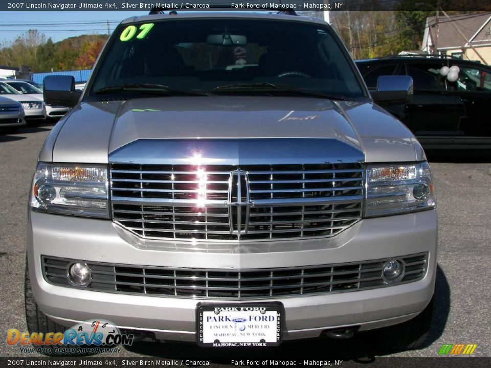 2007 Lincoln Navigator Ultimate 4x4 Silver Birch Metallic / Charcoal Photo #24