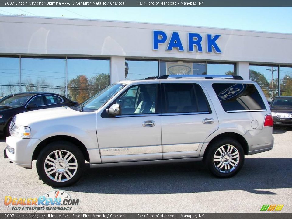 2007 Lincoln Navigator Ultimate 4x4 Silver Birch Metallic / Charcoal Photo #26