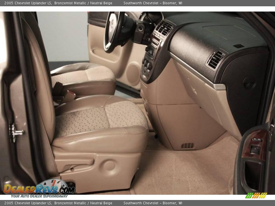 2005 Chevrolet Uplander LS Bronzemist Metallic / Neutral Beige Photo #4