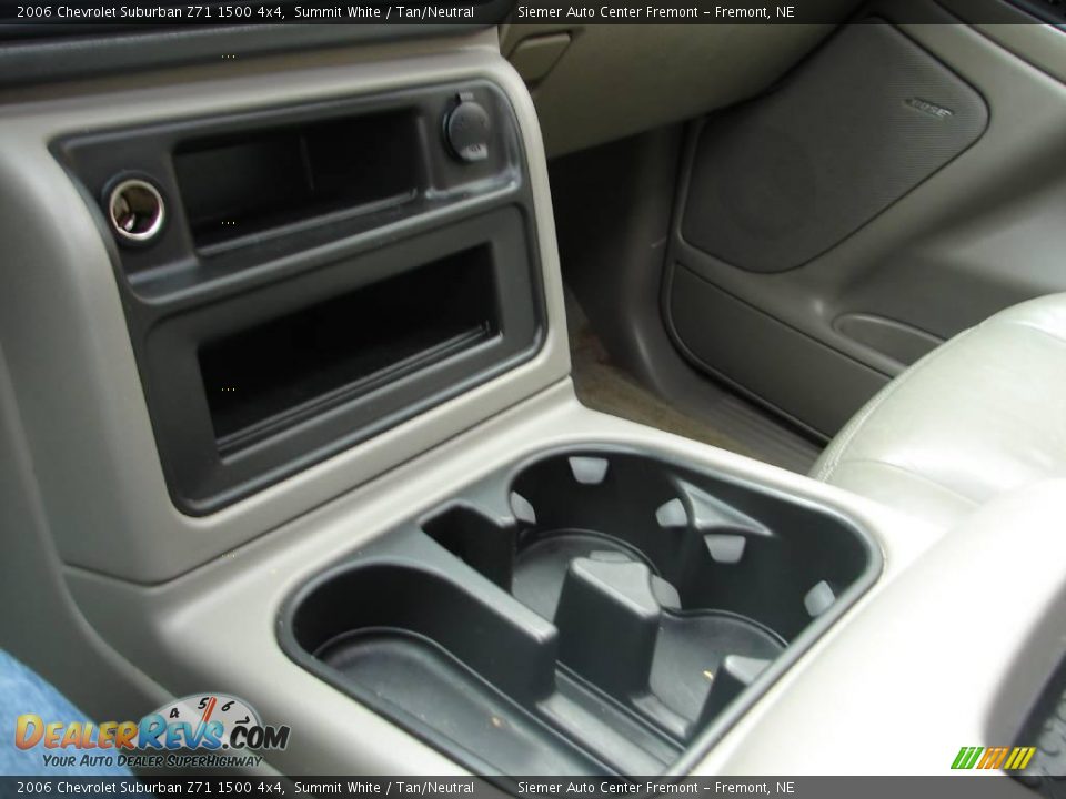 2006 Chevrolet Suburban Z71 1500 4x4 Summit White / Tan/Neutral Photo #7
