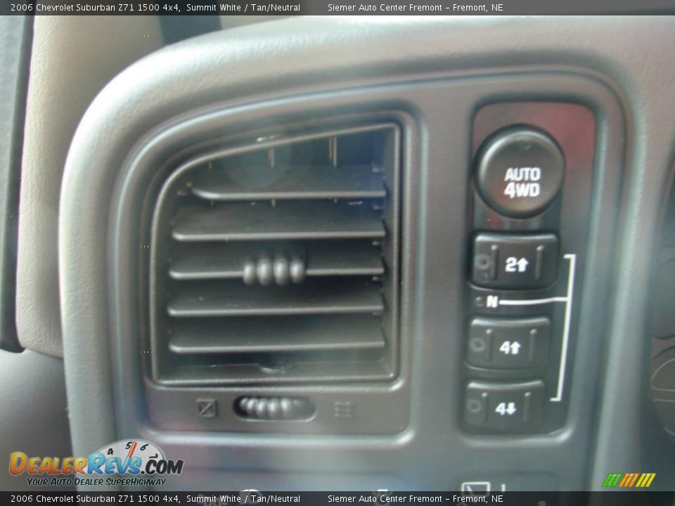 2006 Chevrolet Suburban Z71 1500 4x4 Summit White / Tan/Neutral Photo #16