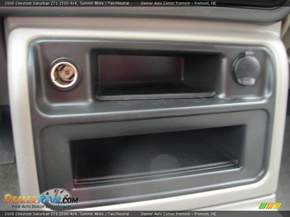 2006 Chevrolet Suburban Z71 1500 4x4 Summit White / Tan/Neutral Photo #29