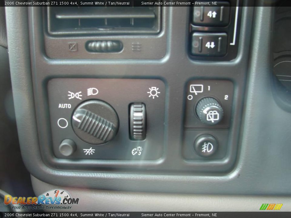 2006 Chevrolet Suburban Z71 1500 4x4 Summit White / Tan/Neutral Photo #30