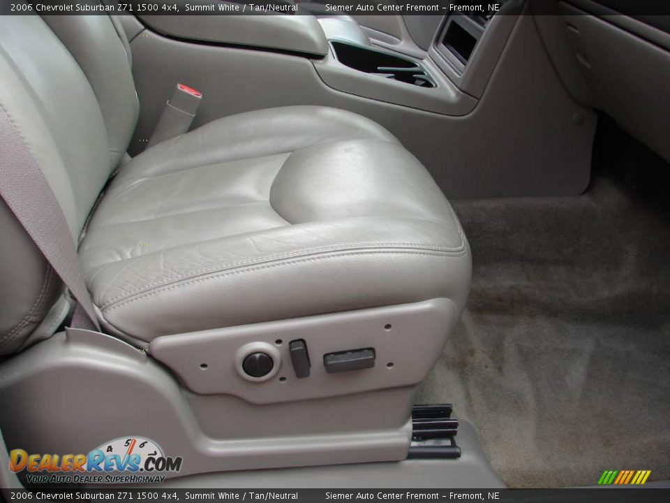 2006 Chevrolet Suburban Z71 1500 4x4 Summit White / Tan/Neutral Photo #33