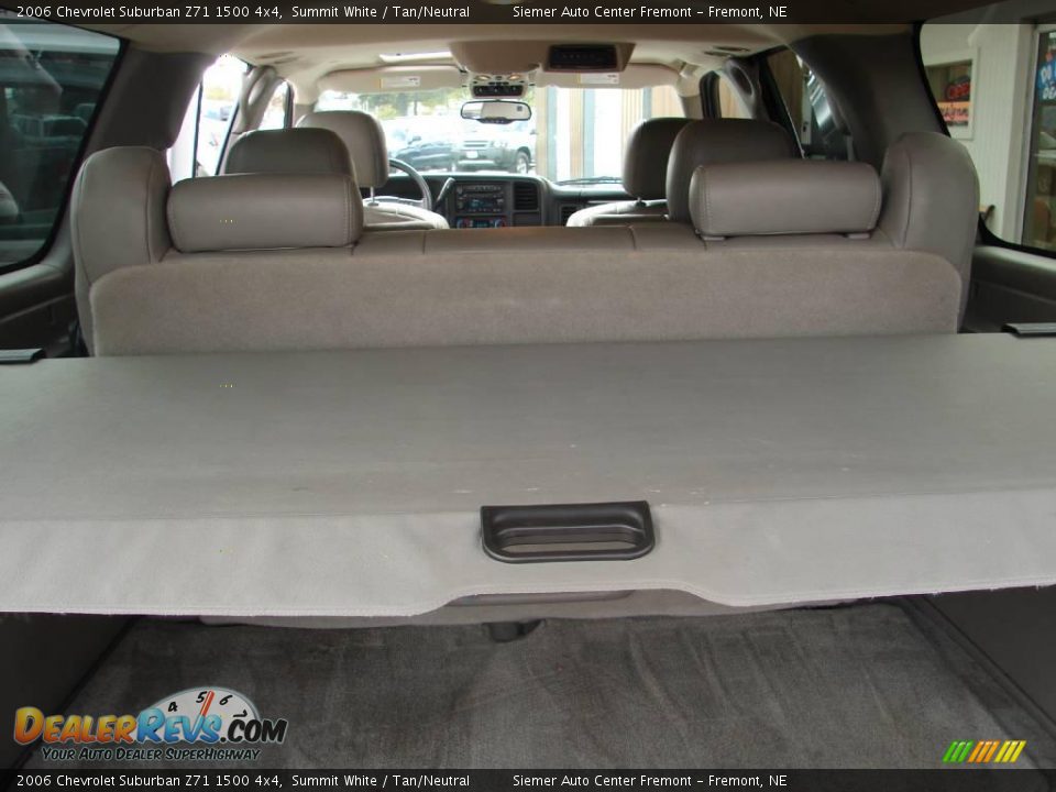 2006 Chevrolet Suburban Z71 1500 4x4 Summit White / Tan/Neutral Photo #36