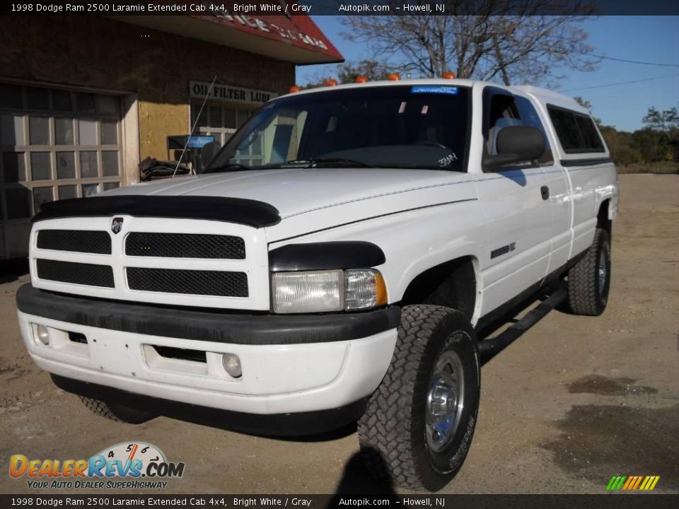 1998 Dodge Ram 2500 Laramie Extended Cab 4x4 Bright White / Gray Photo #2