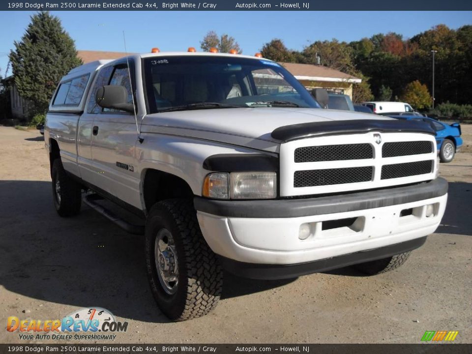 1998 Dodge Ram 2500 Laramie Extended Cab 4x4 Bright White / Gray Photo #3