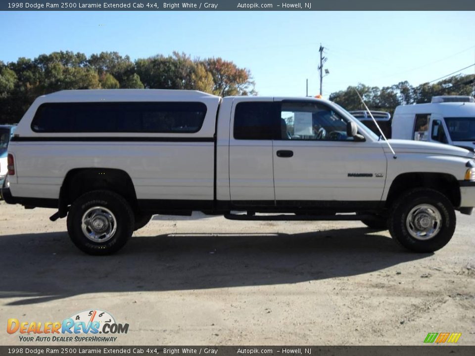 1998 Dodge Ram 2500 Laramie Extended Cab 4x4 Bright White / Gray Photo #4