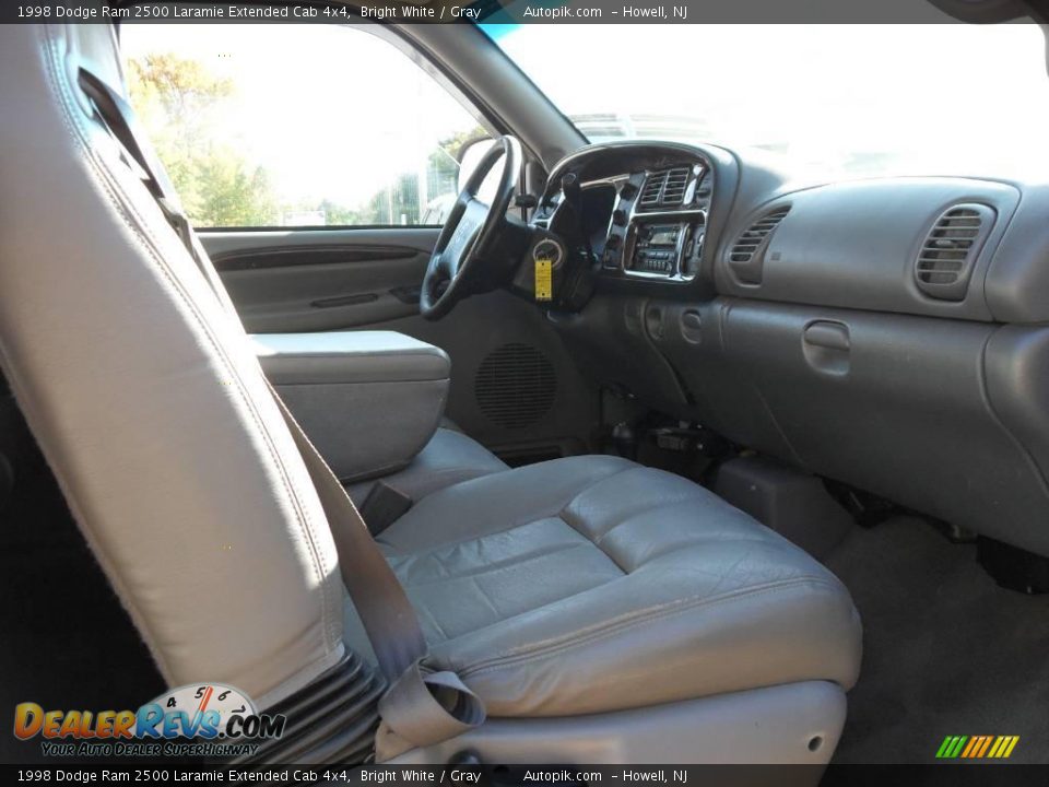 1998 Dodge Ram 2500 Laramie Extended Cab 4x4 Bright White / Gray Photo #10