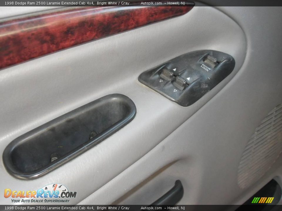 1998 Dodge Ram 2500 Laramie Extended Cab 4x4 Bright White / Gray Photo #16