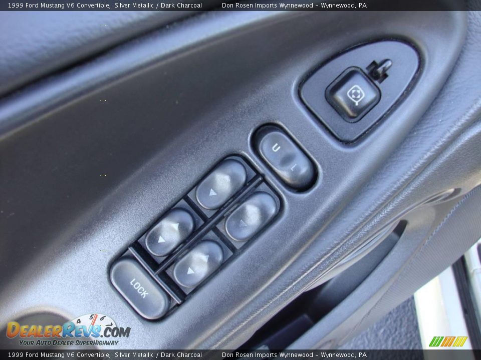 1999 Ford Mustang V6 Convertible Silver Metallic / Dark Charcoal Photo #14