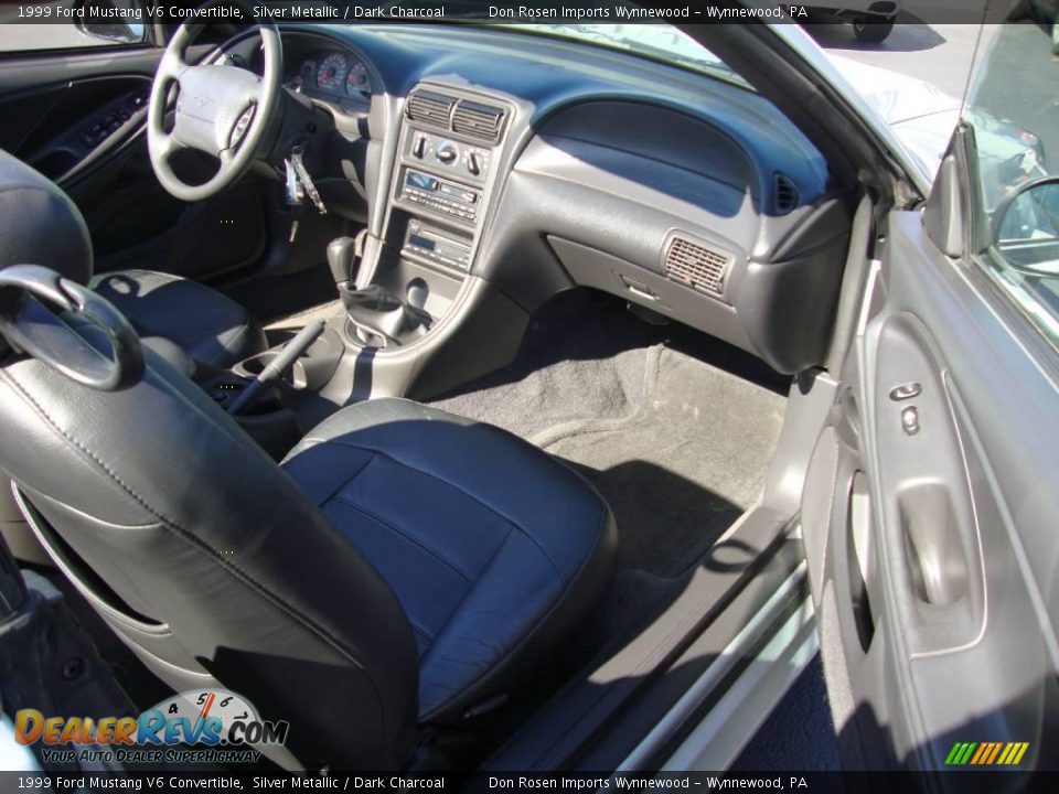 1999 Ford Mustang V6 Convertible Silver Metallic / Dark Charcoal Photo #17