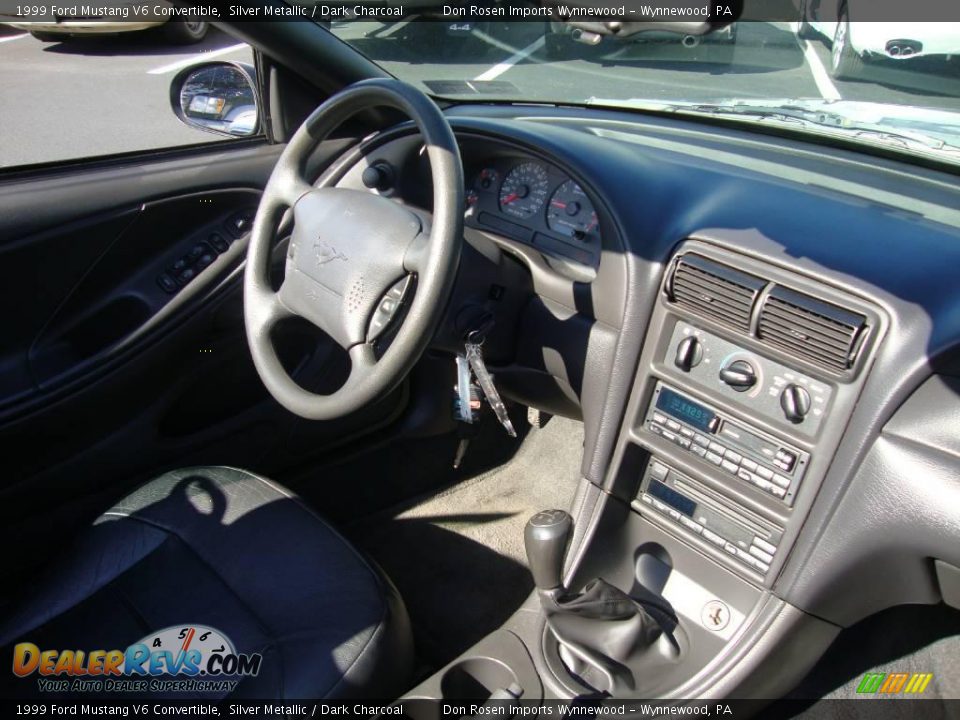 1999 Ford Mustang V6 Convertible Silver Metallic / Dark Charcoal Photo #18