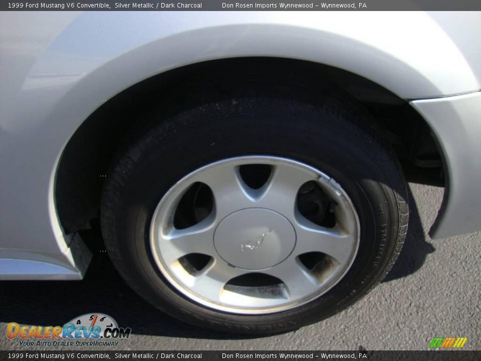 1999 Ford Mustang V6 Convertible Silver Metallic / Dark Charcoal Photo #24