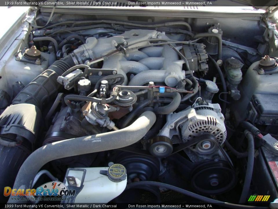1999 Ford Mustang V6 Convertible Silver Metallic / Dark Charcoal Photo #26