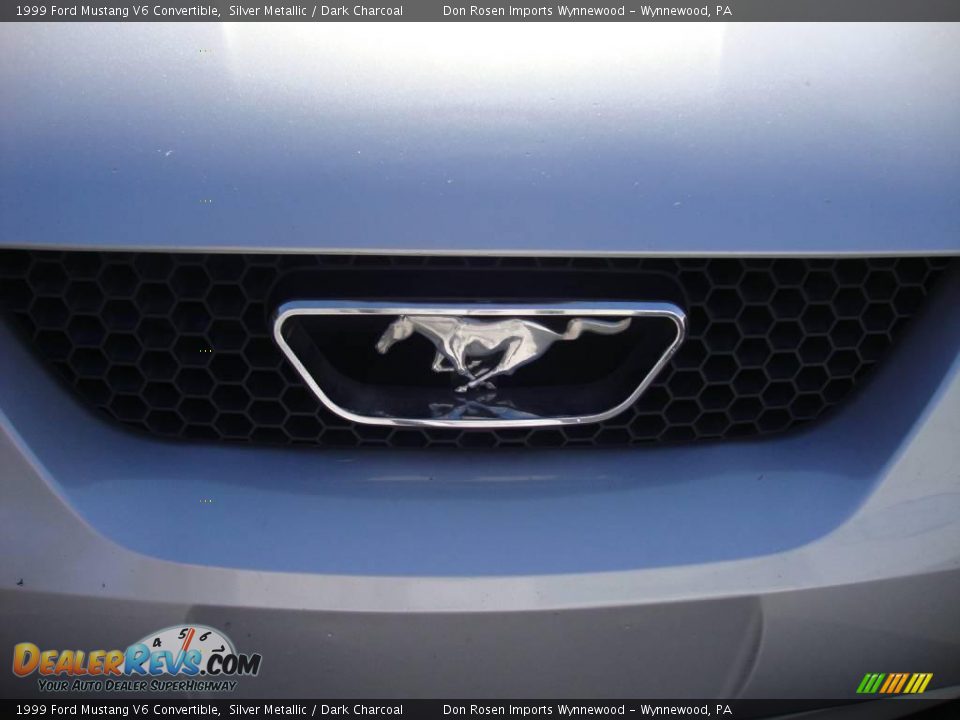 1999 Ford Mustang V6 Convertible Silver Metallic / Dark Charcoal Photo #28