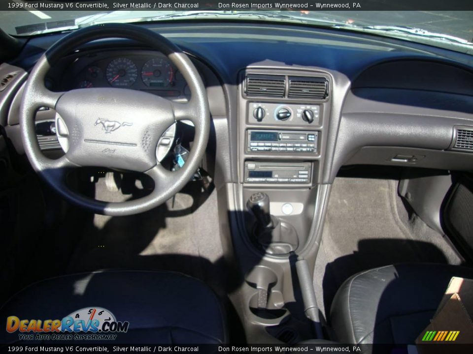 1999 Ford Mustang V6 Convertible Silver Metallic / Dark Charcoal Photo #32