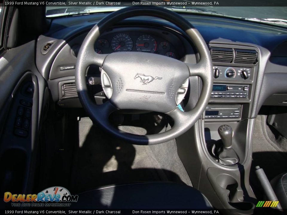 1999 Ford Mustang V6 Convertible Silver Metallic / Dark Charcoal Photo #33