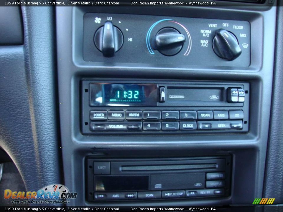 1999 Ford Mustang V6 Convertible Silver Metallic / Dark Charcoal Photo #34