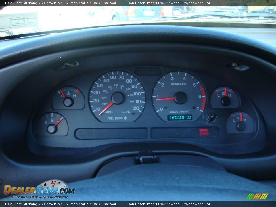 1999 Ford Mustang V6 Convertible Silver Metallic / Dark Charcoal Photo #36