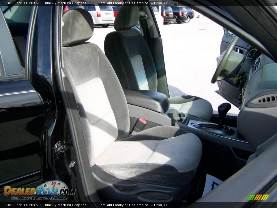 2002 Ford Taurus SES Black / Medium Graphite Photo #12