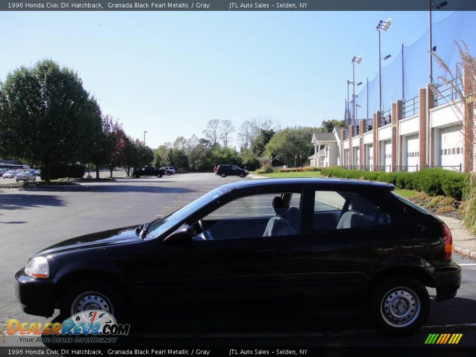 1996 Honda Civic DX Hatchback Granada Black Pearl Metallic / Gray Photo #3