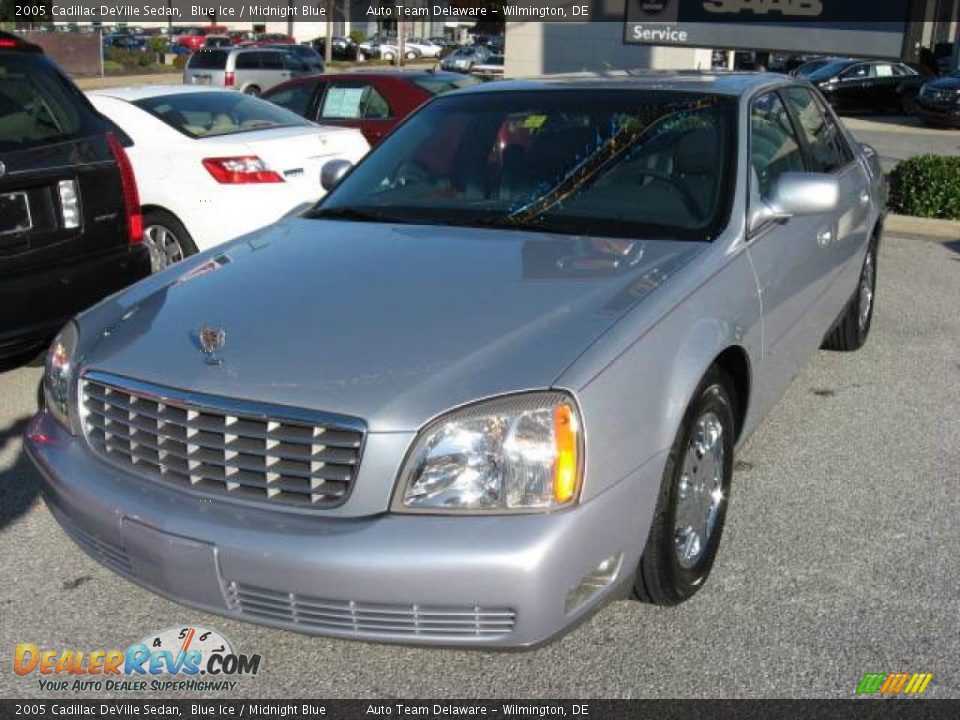 2005 Cadillac DeVille Sedan Blue Ice / Midnight Blue Photo #2