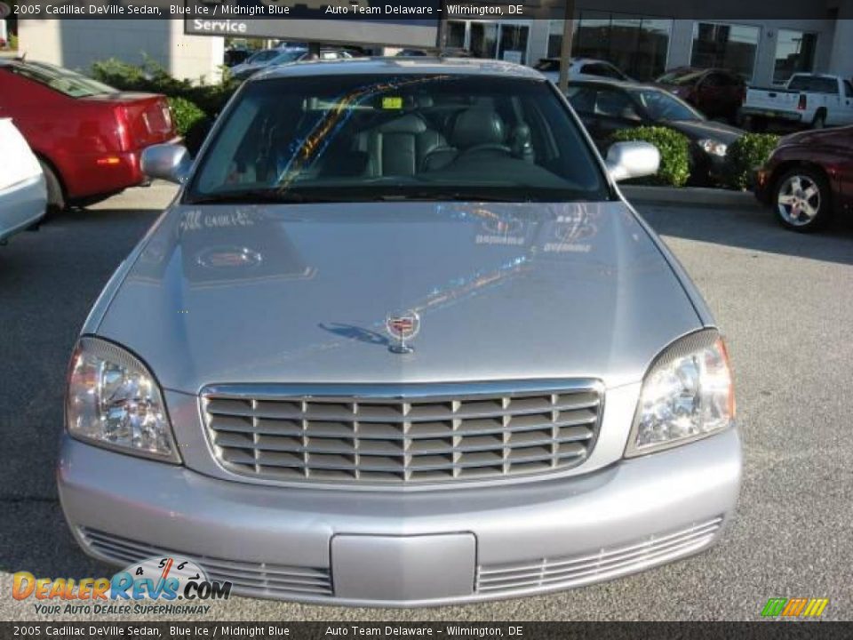 2005 Cadillac DeVille Sedan Blue Ice / Midnight Blue Photo #3