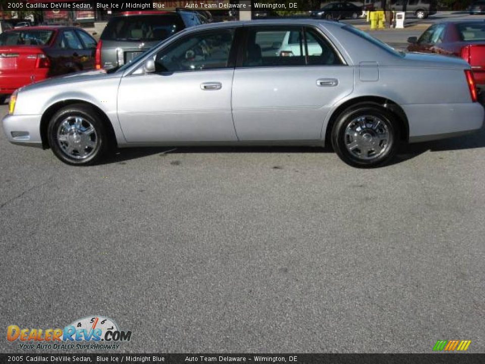 2005 Cadillac DeVille Sedan Blue Ice / Midnight Blue Photo #4