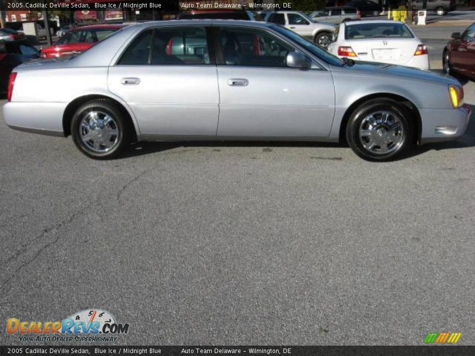 2005 Cadillac DeVille Sedan Blue Ice / Midnight Blue Photo #8