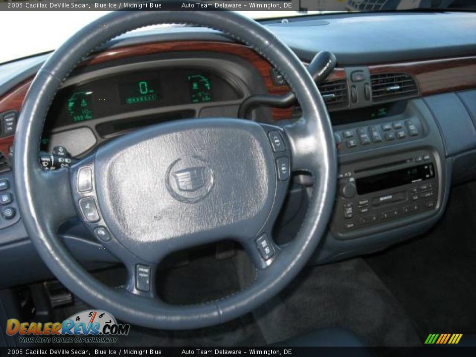 2005 Cadillac DeVille Sedan Blue Ice / Midnight Blue Photo #10