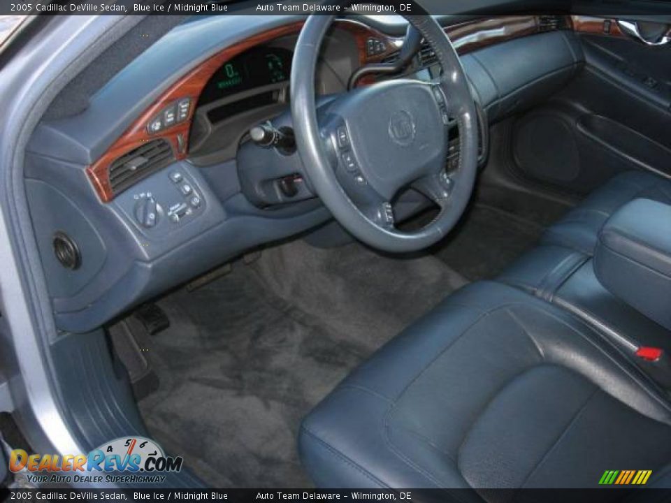 2005 Cadillac DeVille Sedan Blue Ice / Midnight Blue Photo #11