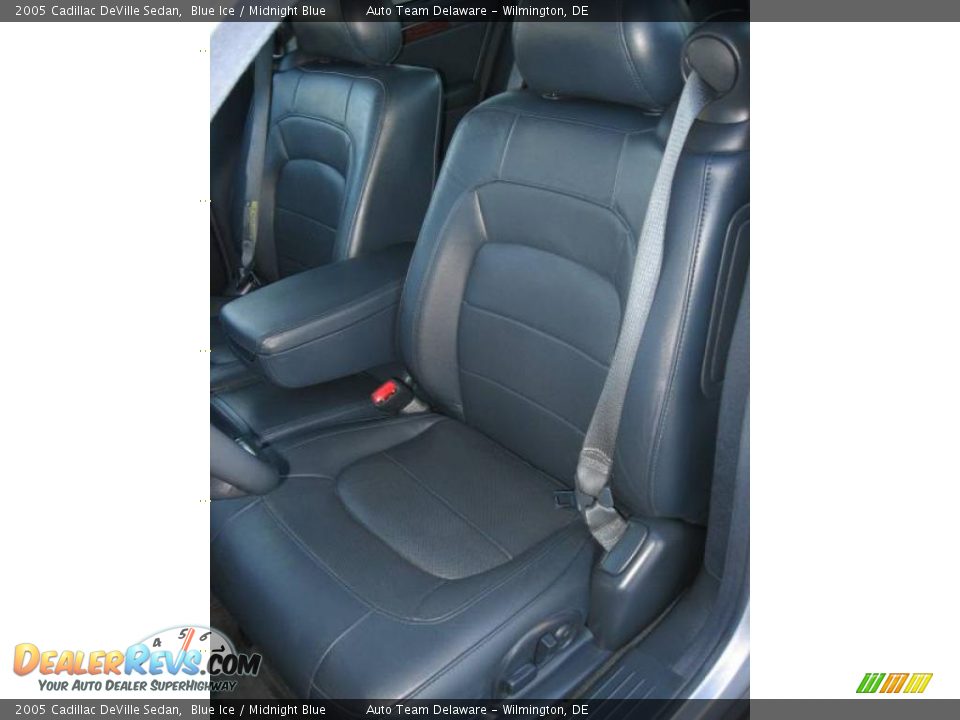 2005 Cadillac DeVille Sedan Blue Ice / Midnight Blue Photo #12