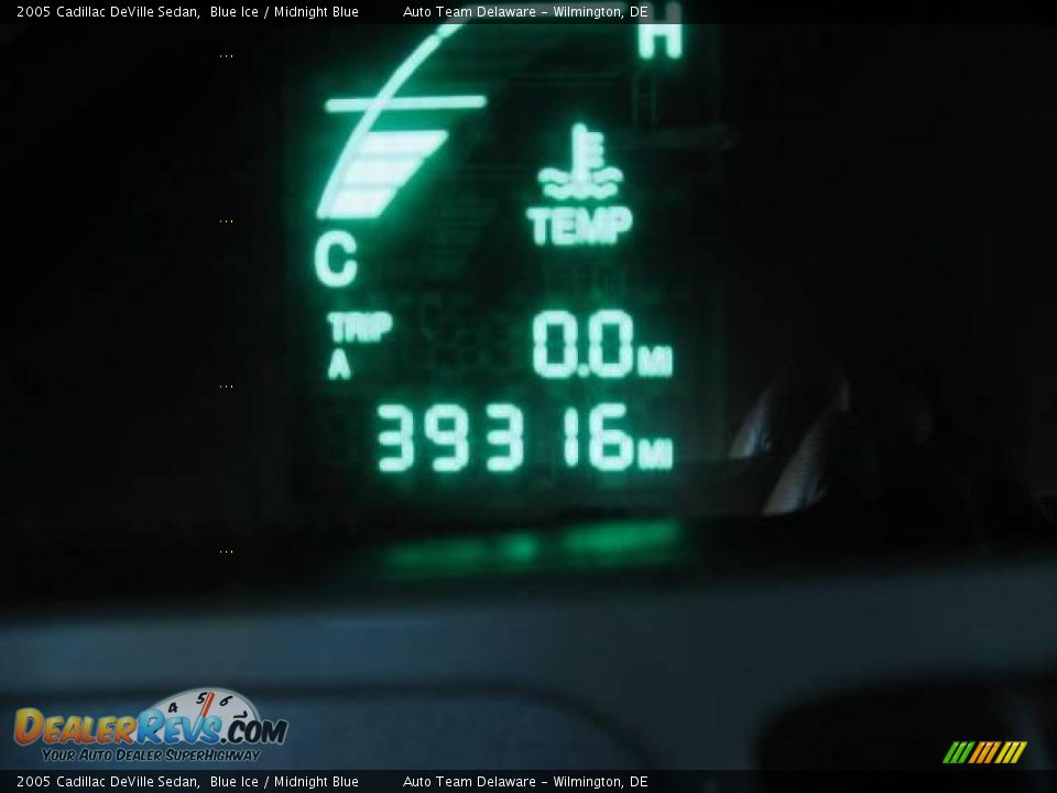2005 Cadillac DeVille Sedan Blue Ice / Midnight Blue Photo #17