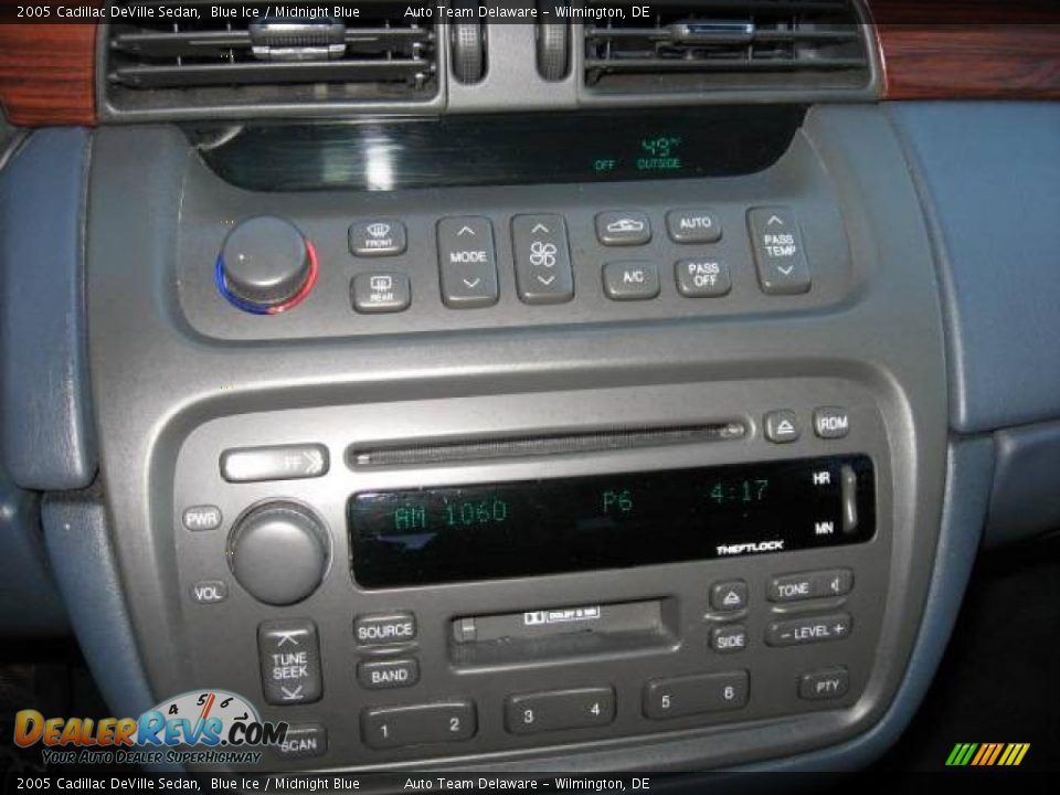 2005 Cadillac DeVille Sedan Blue Ice / Midnight Blue Photo #18
