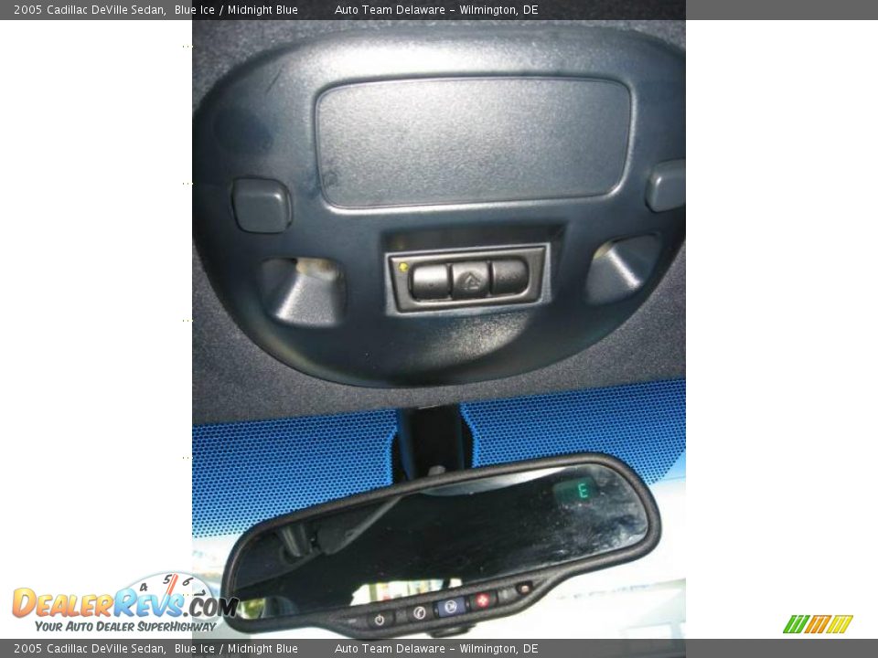 2005 Cadillac DeVille Sedan Blue Ice / Midnight Blue Photo #20