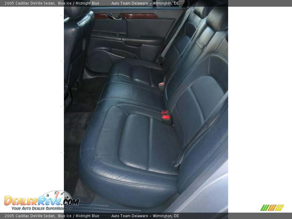 2005 Cadillac DeVille Sedan Blue Ice / Midnight Blue Photo #21