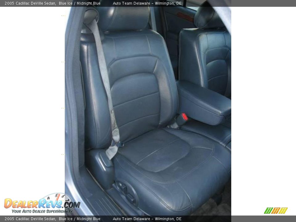 2005 Cadillac DeVille Sedan Blue Ice / Midnight Blue Photo #25