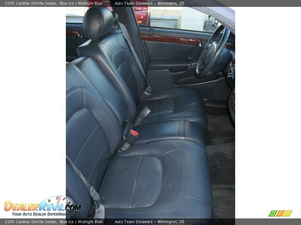 2005 Cadillac DeVille Sedan Blue Ice / Midnight Blue Photo #26
