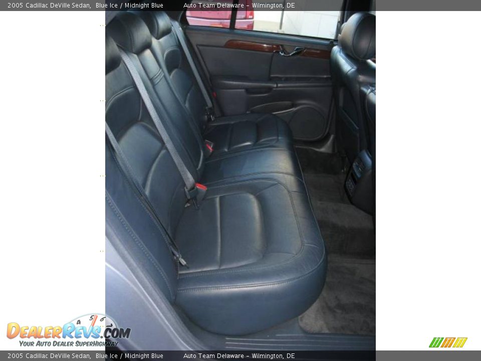 2005 Cadillac DeVille Sedan Blue Ice / Midnight Blue Photo #27