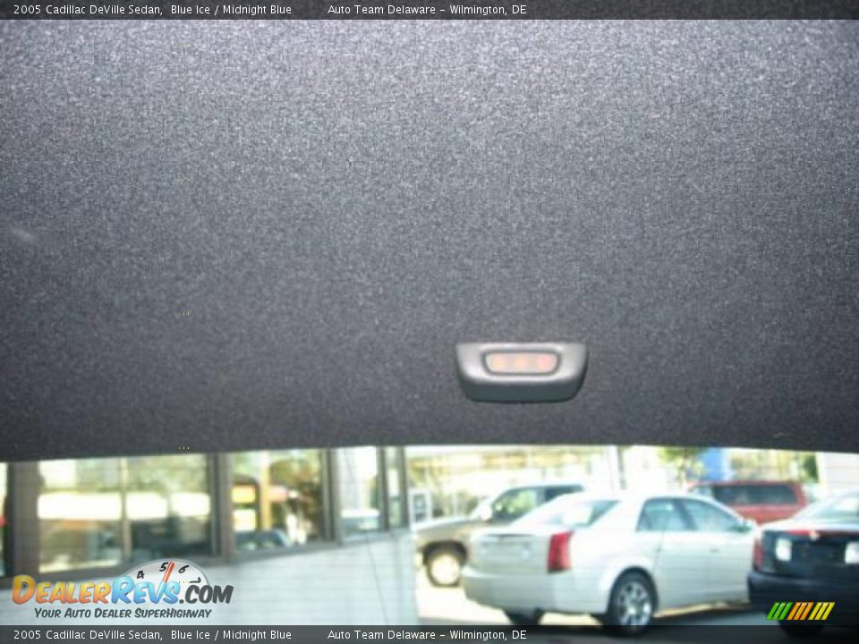 2005 Cadillac DeVille Sedan Blue Ice / Midnight Blue Photo #33