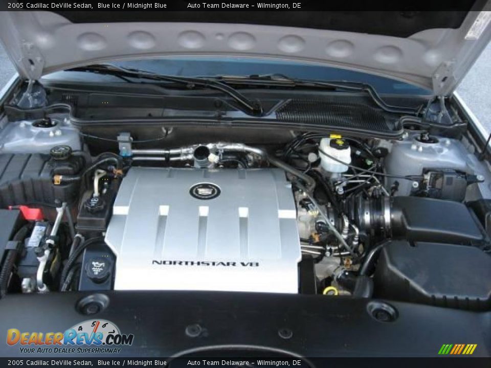2005 Cadillac DeVille Sedan Blue Ice / Midnight Blue Photo #35
