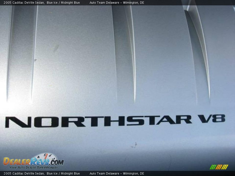 2005 Cadillac DeVille Sedan Blue Ice / Midnight Blue Photo #36