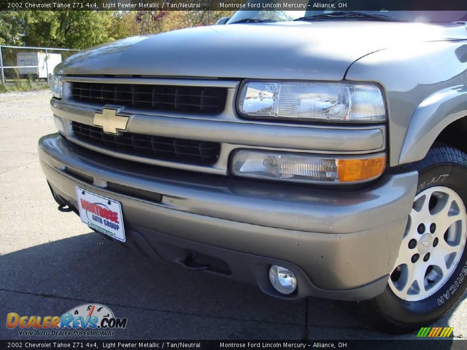 2002 Chevrolet Tahoe Z71 4x4 Light Pewter Metallic / Tan/Neutral Photo #9