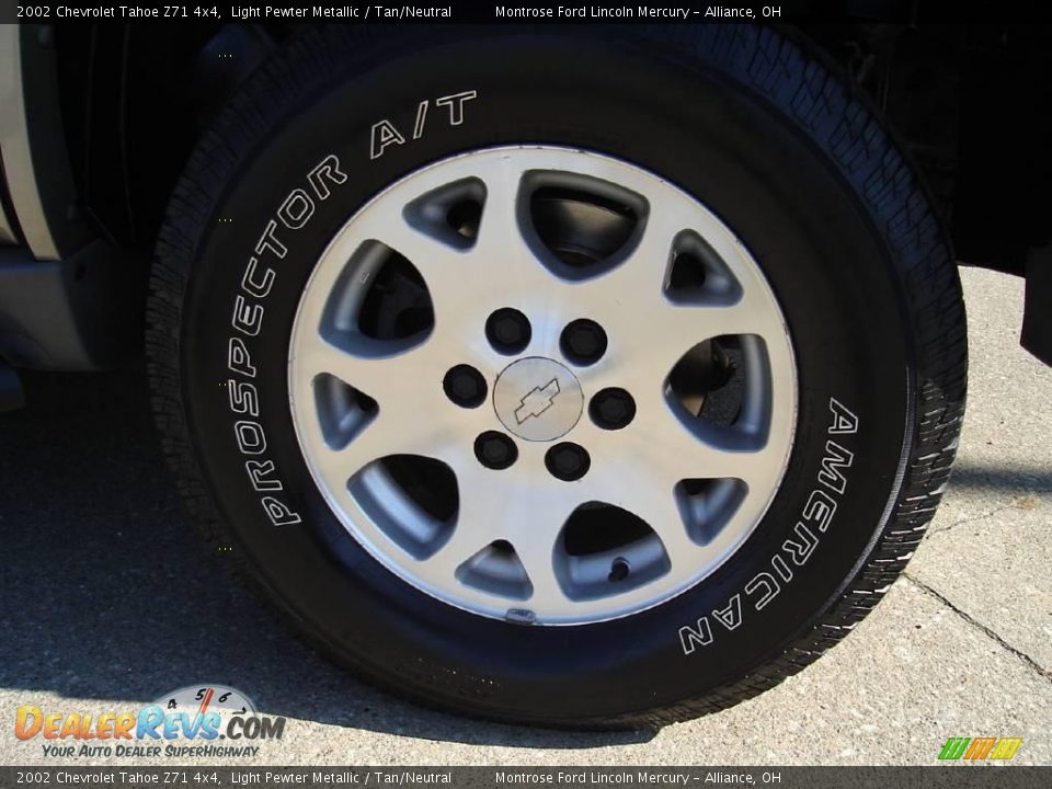 2002 Chevrolet Tahoe Z71 4x4 Light Pewter Metallic / Tan/Neutral Photo #11