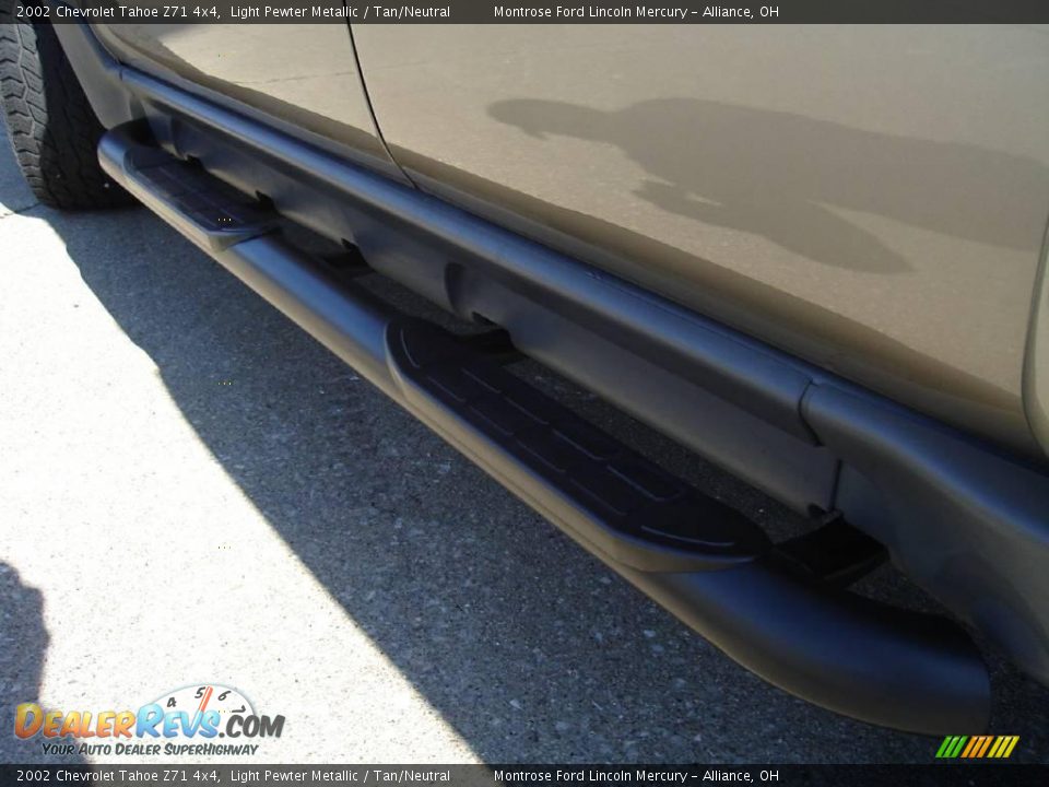 2002 Chevrolet Tahoe Z71 4x4 Light Pewter Metallic / Tan/Neutral Photo #12