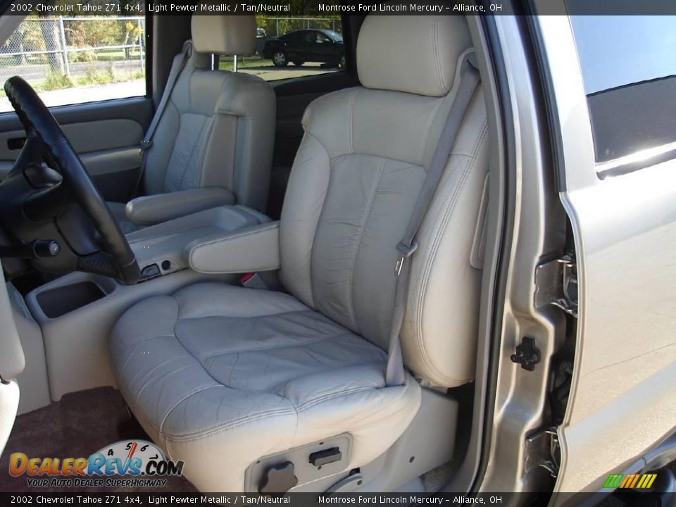 2002 Chevrolet Tahoe Z71 4x4 Light Pewter Metallic / Tan/Neutral Photo #14